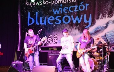 Zakończenie występu zespołu Zdrowa Woda
