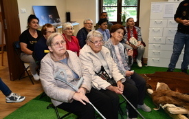 Przedszkolaki i seniorzy na wystawie w Pakości (11)