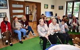 Przedszkolaki i seniorzy na wystawie w Pakości (9)