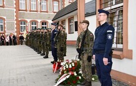 Uroczyste obchody 86. rocznicy Dnia Pamięci Ofiar Zbrodni Katyńskiej w Pakości (53)