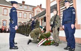 Uroczyste obchody 86. rocznicy Dnia Pamięci Ofiar Zbrodni Katyńskiej w Pakości (49)