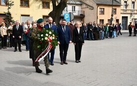 Uroczyste obchody 86. rocznicy Dnia Pamięci Ofiar Zbrodni Katyńskiej w Pakości (40)