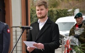 Uroczyste obchody 86. rocznicy Dnia Pamięci Ofiar Zbrodni Katyńskiej w Pakości (29)