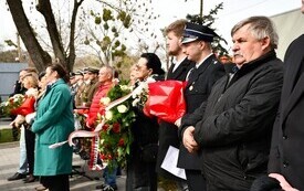 Uroczyste obchody 86. rocznicy Dnia Pamięci Ofiar Zbrodni Katyńskiej w Pakości (25)