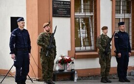 Uroczyste obchody 86. rocznicy Dnia Pamięci Ofiar Zbrodni Katyńskiej w Pakości (24)