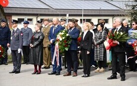 Uroczyste obchody 86. rocznicy Dnia Pamięci Ofiar Zbrodni Katyńskiej w Pakości (23)