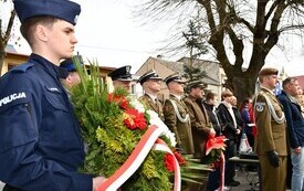 Uroczyste obchody 86. rocznicy Dnia Pamięci Ofiar Zbrodni Katyńskiej w Pakości (18)