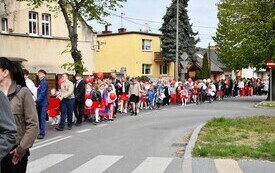 Przemarsz z okazji Dnia Flagi  (24)