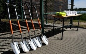 Symboliczne wbicie łopat i otwarcie żłobka (1)