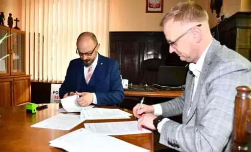 Podpisanie umowy na budowę żłobka w Pakości 