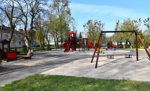 Wyremontowany plac zabaw